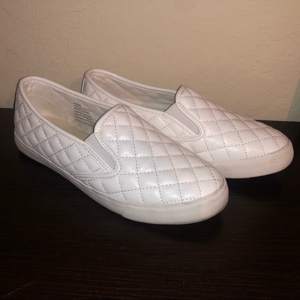 White shoes similar to Vans